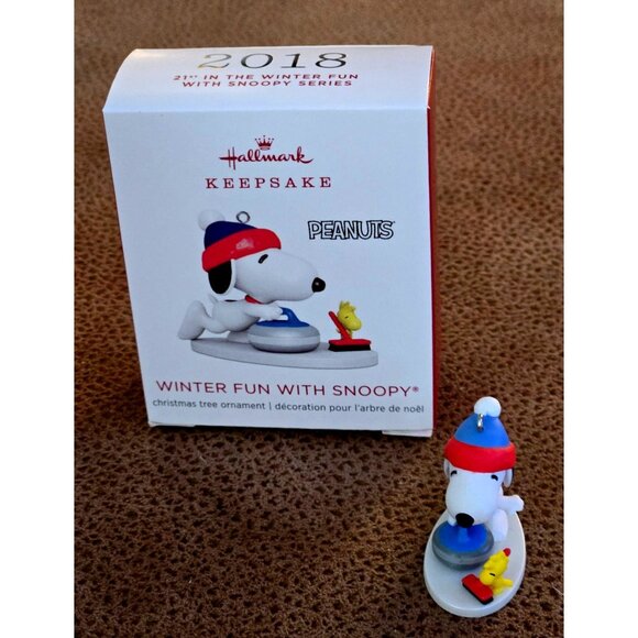 Hallmark Keepsake 2018 Winter Fun With Snoopy Christmas Tree Ornament Featuring - Picture 4 of 8